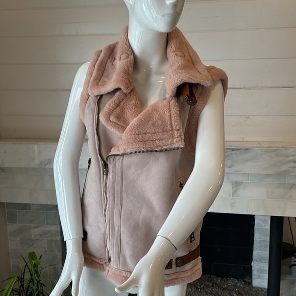 Cozy Pink Faux Suede Fleece Lined Vest Size Medium - Picture 11 of 13